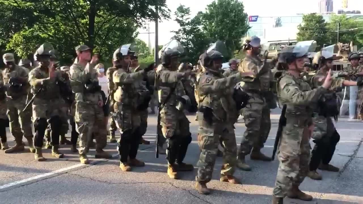 The National Guard soldiers who danced the 'Macarena' on duty | MARCA in  English