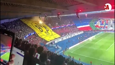 El tifo del PSG cargndose el muro amarillo del Borussia