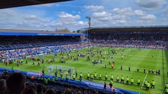 Birmingham concreta su descenso a Tercera Divisin y sus aficionados invaden el campo