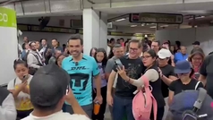 Jorge lvarez Mynez y Salomn Chertorivski causan sensacin en el Metro de la CDMX