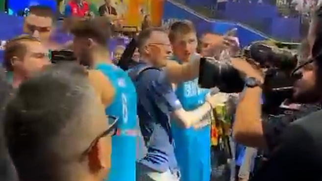 Así acabó un trofeo de Doncic en manos de un bebé de un año