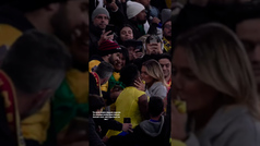 Endrick besa a su novia y le regala la camiseta tras marcar con Brasil en el Bernabu