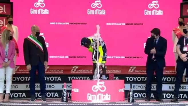 Giro d’Italia 2022: lo champagne Pinium Girme apre e lascia il Giro per un infortunio all’occhio