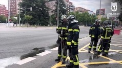 Emergencias Madrid interviene en una fuga de gas tras la rotura de una tubera en el Bernabu