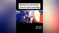 Paquito Navarro se enfada con un aficionado en Marbella y pide al árbitro que lo expulse.