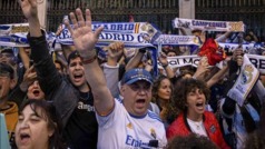 Aficin del Real Madrid se hace presente en Cibeles para celebrar el ttulo de Liga