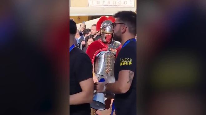 “Spalletti è venuto a tirarmi fuori, ma la Roma mi ha deluso ancora di più. E quel pugno a Colonnese…” “Spalletti è venuto a tirarmi fuori, ma la Roma mi ha deluso ancora di più. E quel pugno a Colonnese…”