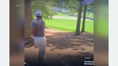 Tiger Woods golpea accidentalmente a un aficionado en el campo de golf del Masters