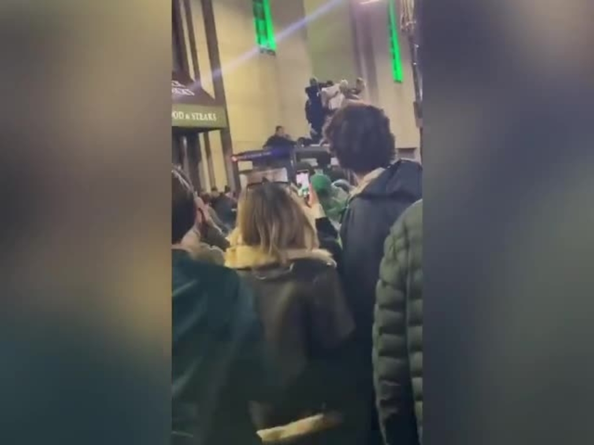 Eagles Fans Go Crazy After NFC Championship Win (Video)