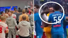 Los jugadores del Spartak celebran como un gol la repetición de un puñetazo en su tangana contra el