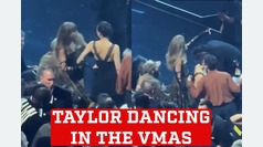 Taylor Swift dancing in the VMAs 