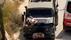 Soldados israeles con un herido
