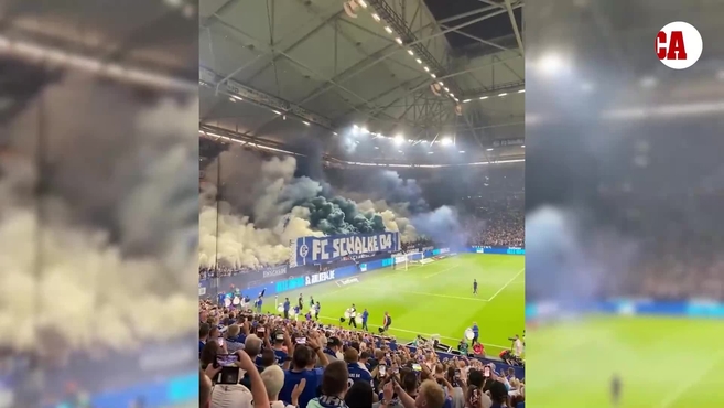 Bundesliga: El impresionante recibimiento al Schalke, recin descendido a segunda, por su aficin
