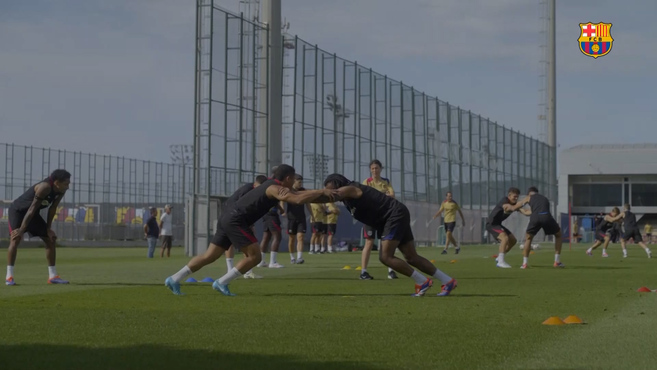 Pedri hace parte del entrenamiento con el grupo