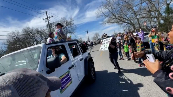 UFC fighter Dustin Poirier slaps heckler at Mardi Gras parade over sign  disrespecting wife