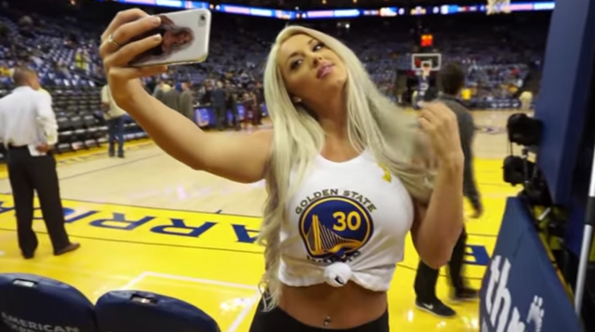 Laci Kay Somers, la fan que se desnuda por los Warriors