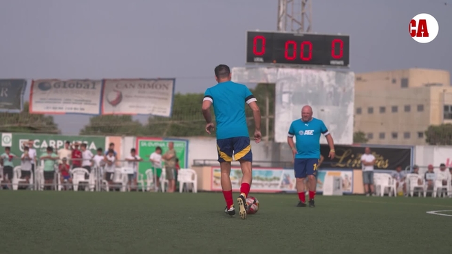 Xavi se viste de corto en un homenaje a la selección: silencio sobre Laporta