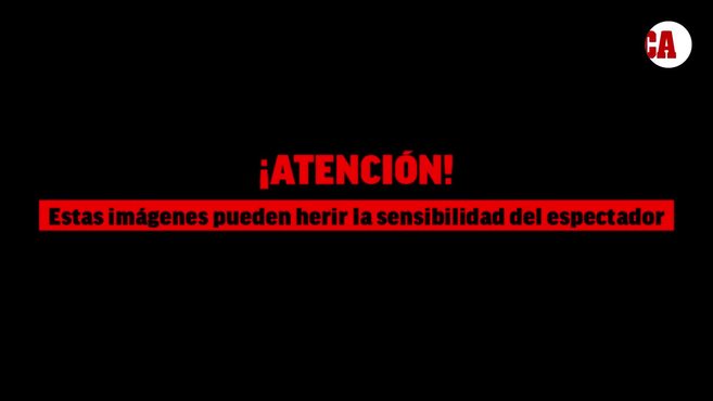 Un conductor atropella a dos ciclistas y pasa por encima de uno de ellos al darse a la fuga