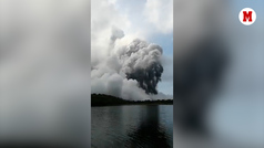 El volcán Rincón de la Vieja, en Costa Rica, hace erupción