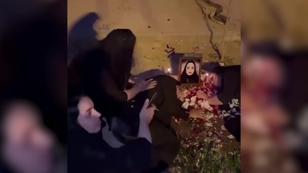 Muere la mujer iraní que se hizo viral por hacerse una coleta en señal de protesta
