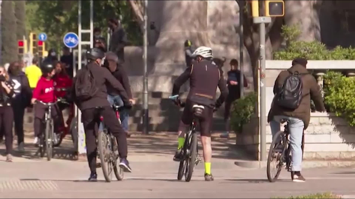 Los 4+1 accesorios obligatorios para circular con una bici por las vías  públicas españolas