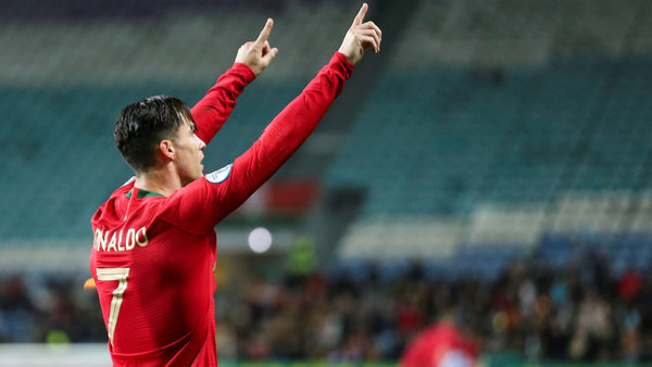Cristiano Ronaldo faz hat-trick, estabelece média histórica após os 30  anos, e Portugal goleia a Lituânia - ESPN