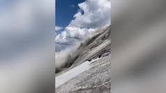 Al menos seis muertos y ocho heridos tras el desprendimiento de un glaciar en los alpes italianos