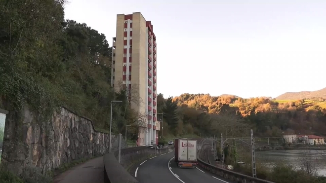 Muere una mujer en su casa por una bala perdida en Guipuzcoa