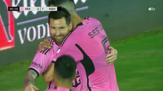 Messi marca su segundo gol de la noche desde el manchn penal