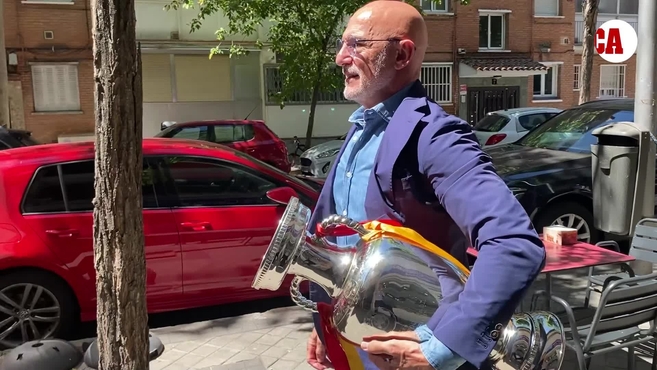 Un bar de Hortaleza, un día cualquiera y, de repente, aparece De la Fuente con la Eurocopa