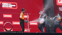 Checo Prez y Max Verstappen 'dejan en visto' a Lando Norris en el festejo del GP de China