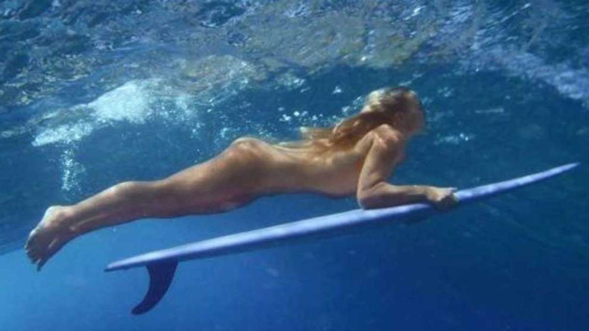 Skin Deep', la película 'perdida' de surf al desnudo de Feli...