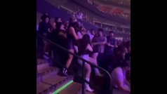 Fanticas de Bad Bunny sostienen dura pelea durante su concierto en Dallas