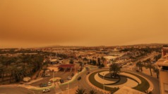 Tormenta de polvo del Sahara deja completamente naranja el cielo de Atenas