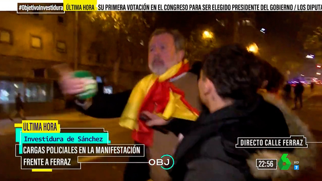Agreden a un reportero de La Sexta durante las protestas en la calle Ferraz