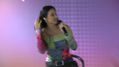 India Martnez sorprende en el metro de Barcelona con un concierto