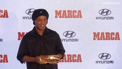 Ronaldinho, una sonrisa de leyenda: "Sería bonito que Messi acabara su carrera en el Barça"