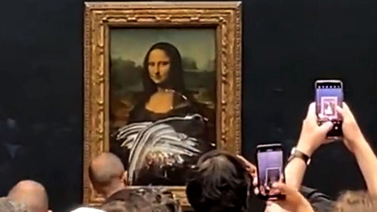 A photo of Mona Lisa with a cake smeared on the protective glass, Louvre, Paris, France.