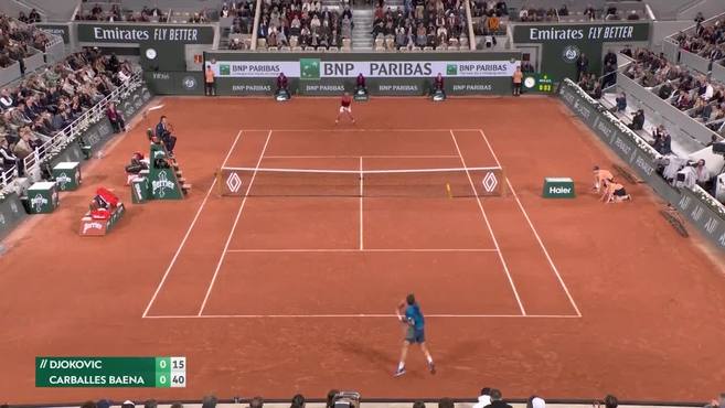 Djokovic no tiene piedad de Carballés y sigue en la carrera por todo en París