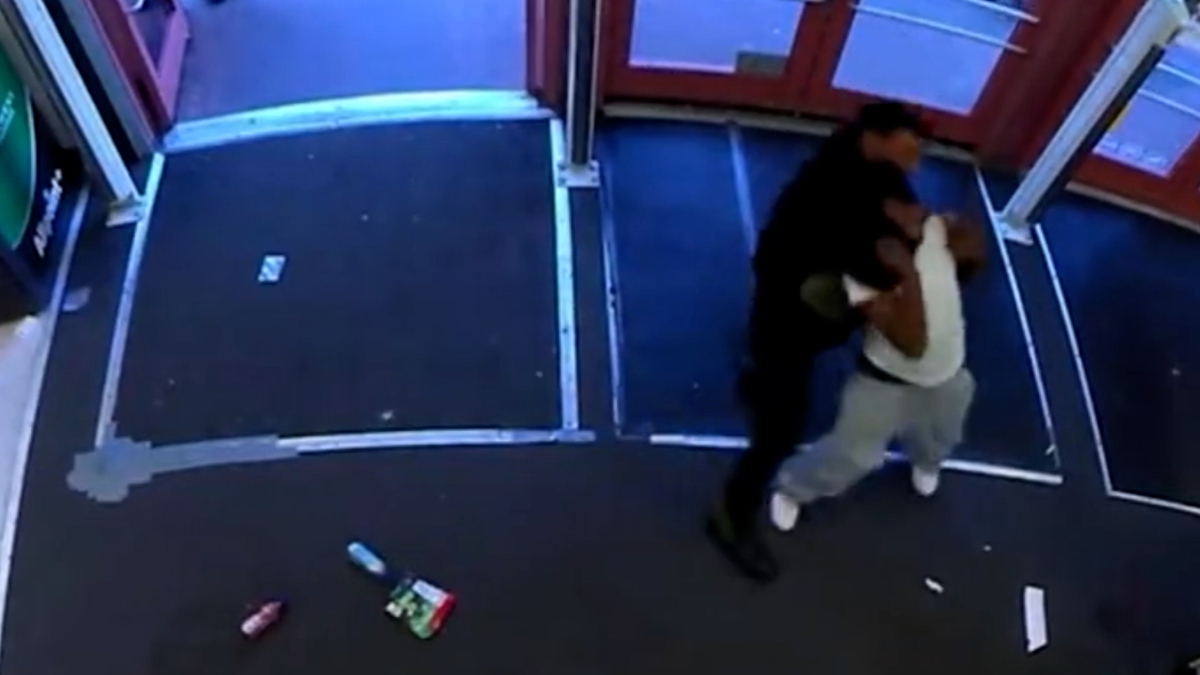 Moment Sf Walgreens Security Guard Fatally Shot Shoplifter Caught On Camera 