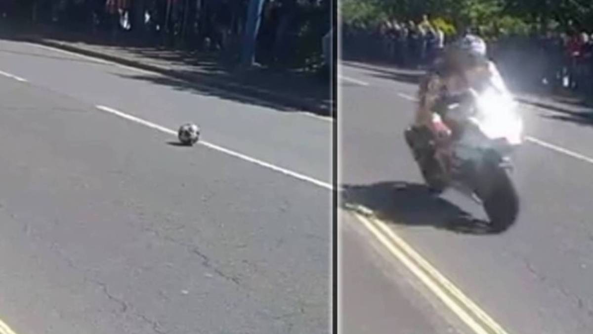 TT Superbikes: Una pelota se cuela en la carretera de la Isla de Man en  plena carrera: John McGuiness la esquiva a 210 km/h | Marca