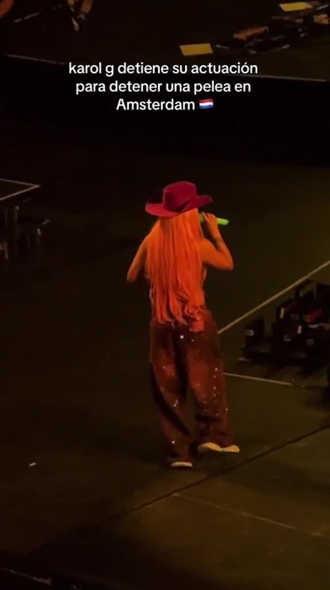 Karol G sufre el momento más tenso en un escenario: "¡¡¡Páralo, páralo!!!"