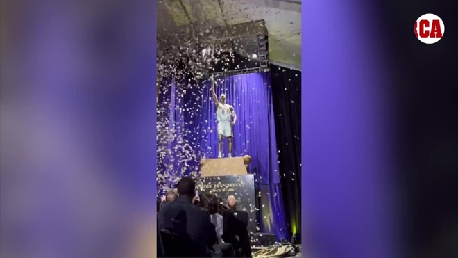 Así inauguraron los Lakers y Vanessa Bryant la estatua de Kobe Bryant
