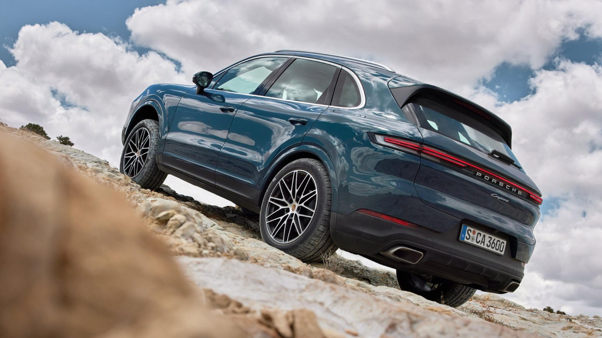 Porsche: Porsche Cayenne 2023: un SUV más potente, más deportivo y más  eléctrico