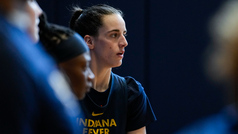 Caitlin Clark surprised by dogs during practice before Indiana Fever game and WNBA debut