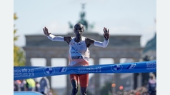 Eliud Kipchoge logra su quinta maratón de Berlin