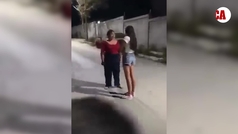 ¡Mujer golpeó brutalmente a su hija menor de edad para enseñarle a defenderse contra el bullying!