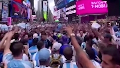 La locura de la aficion argentina llega a Times Square