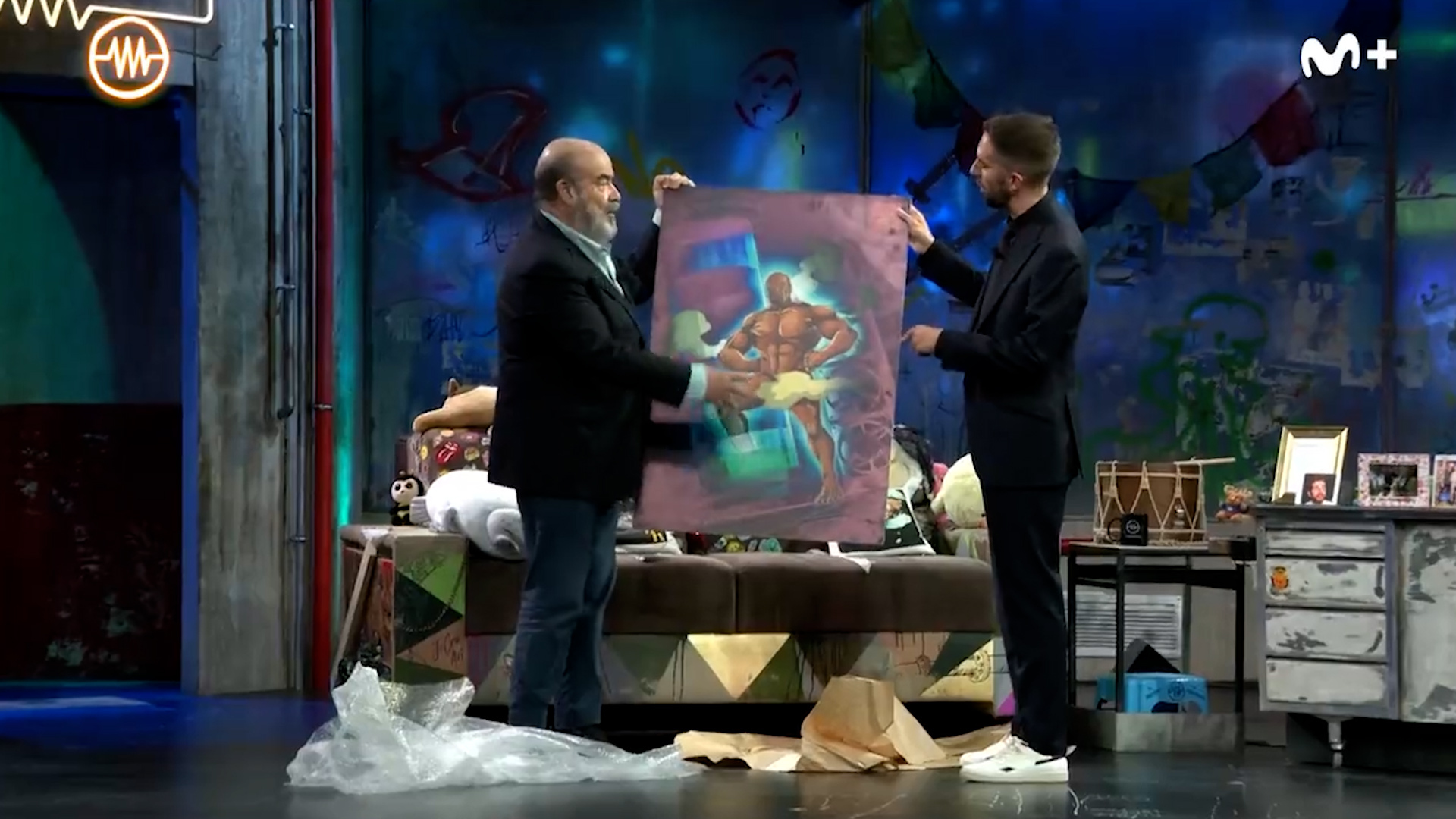 Antonio Resines presenta su propio cómic en 'La Resistencia': "Me han  cogido de la ducha..."