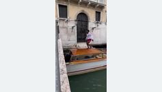 IShowSpeed sorprende  a todos haciendo 'parkour' en Venecia